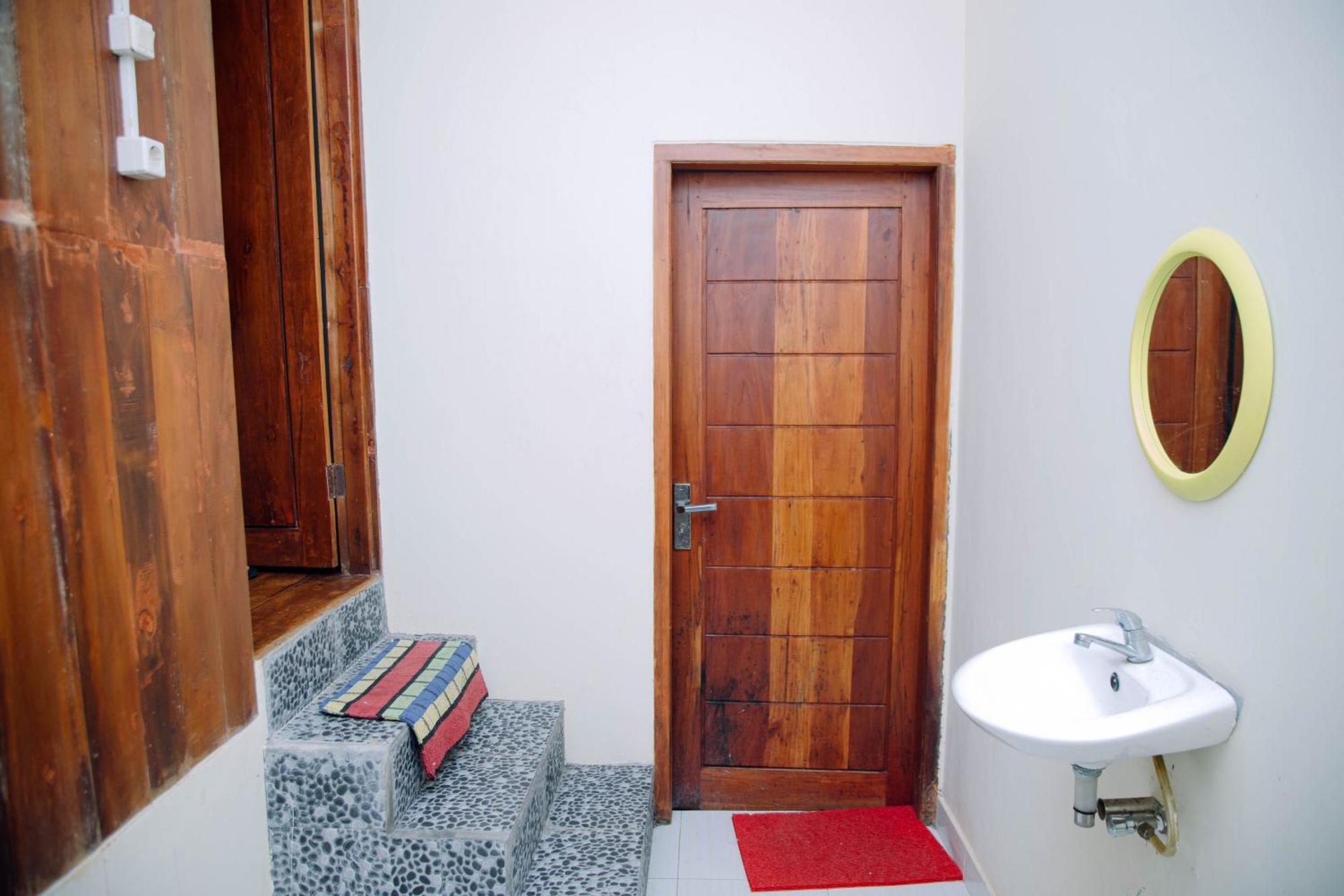 Reddoorz At Villa Bukit Senyum Lombok Kuripan エクステリア 写真