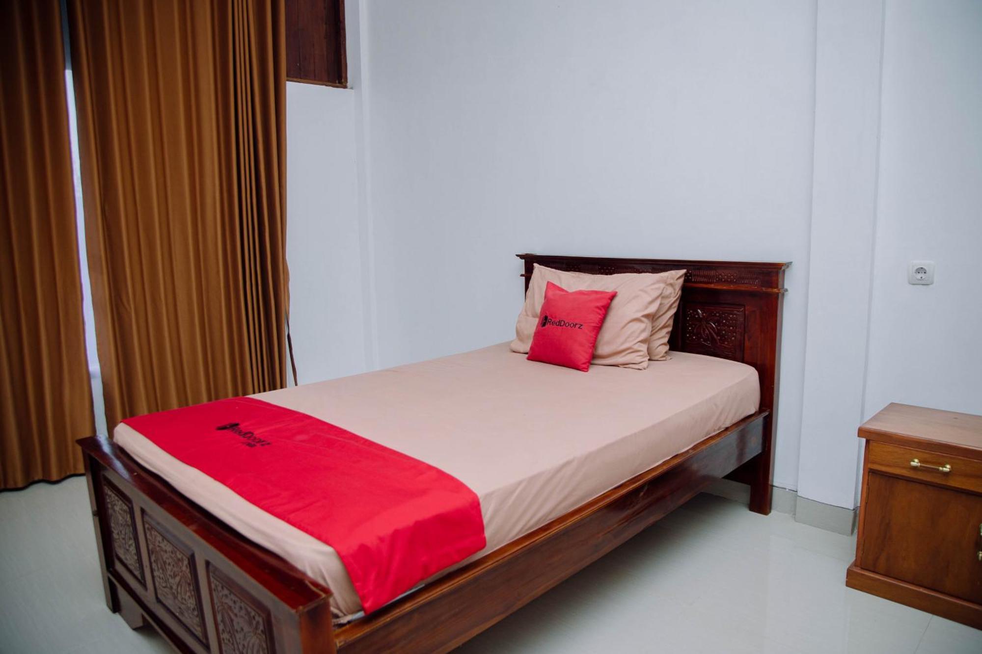 Reddoorz At Villa Bukit Senyum Lombok Kuripan エクステリア 写真