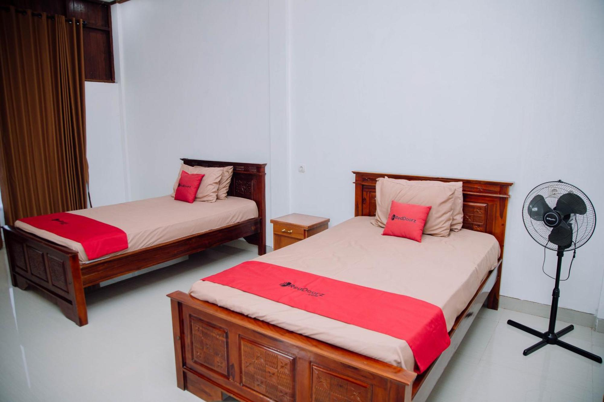 Reddoorz At Villa Bukit Senyum Lombok Kuripan エクステリア 写真