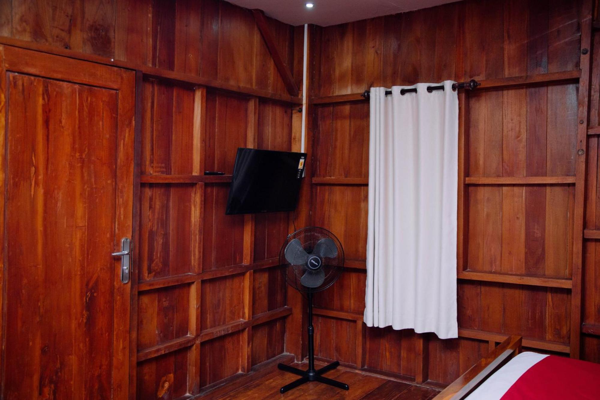 Reddoorz At Villa Bukit Senyum Lombok Kuripan エクステリア 写真