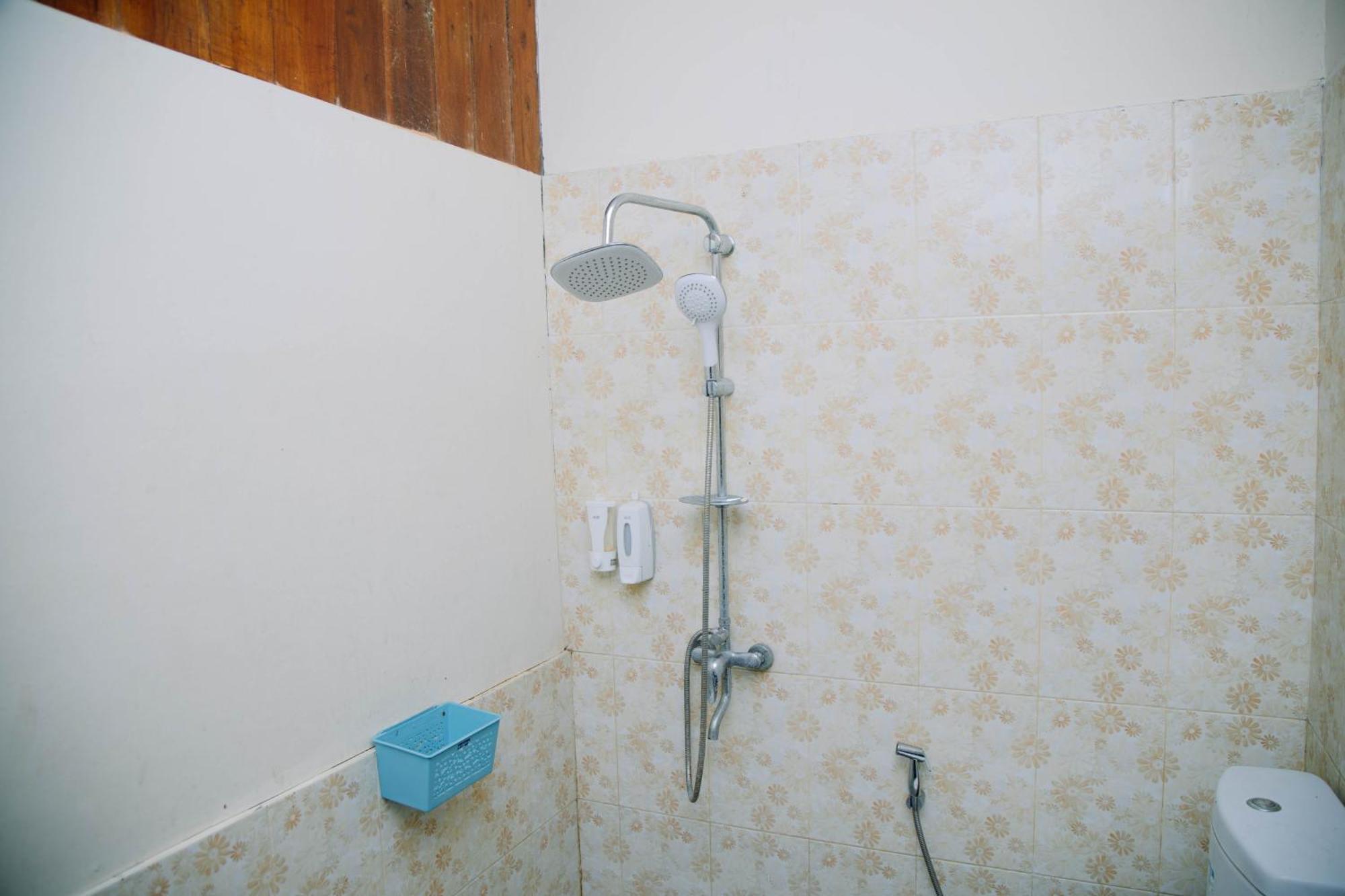 Reddoorz At Villa Bukit Senyum Lombok Kuripan エクステリア 写真