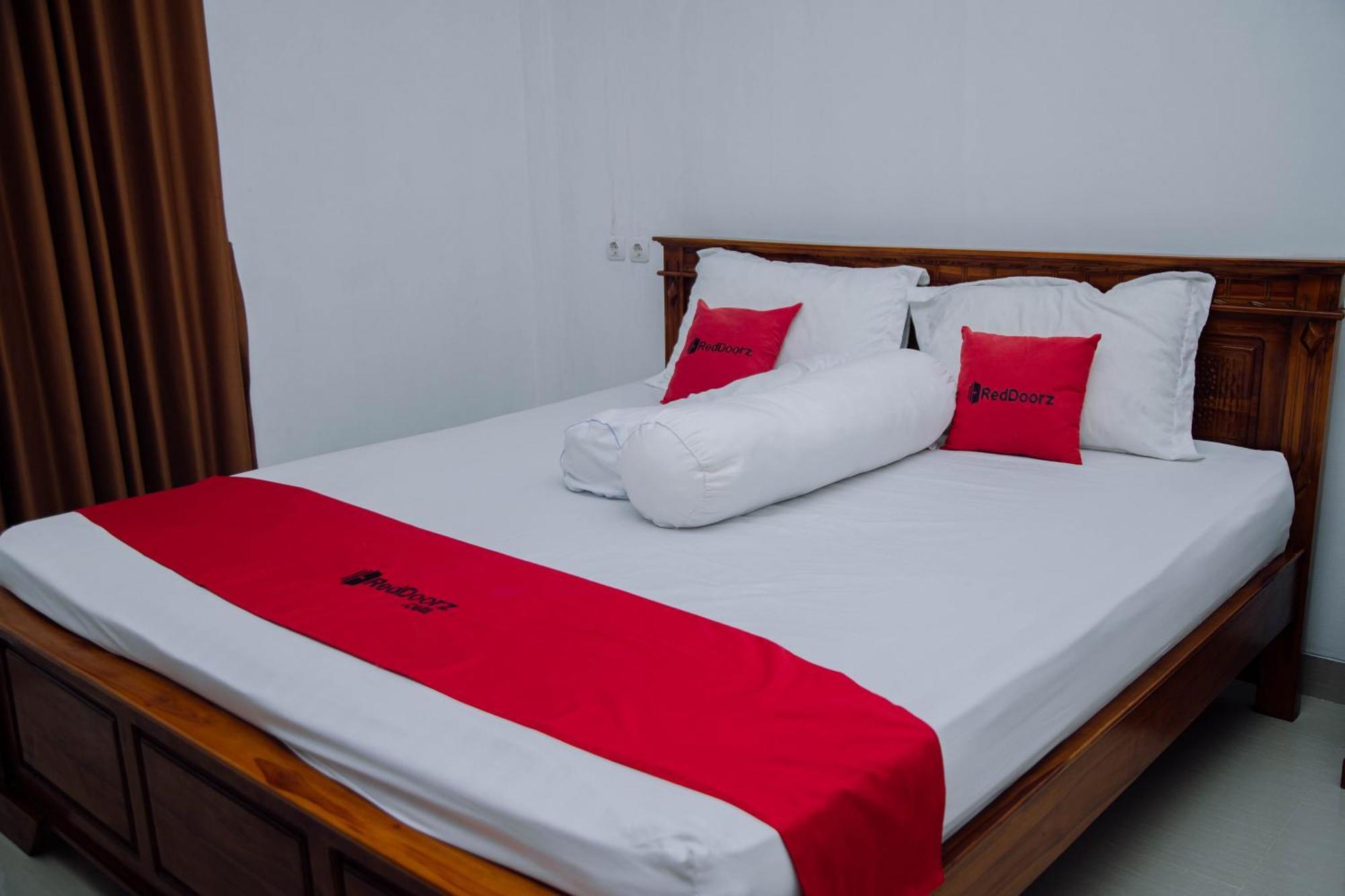 Reddoorz At Villa Bukit Senyum Lombok Kuripan エクステリア 写真