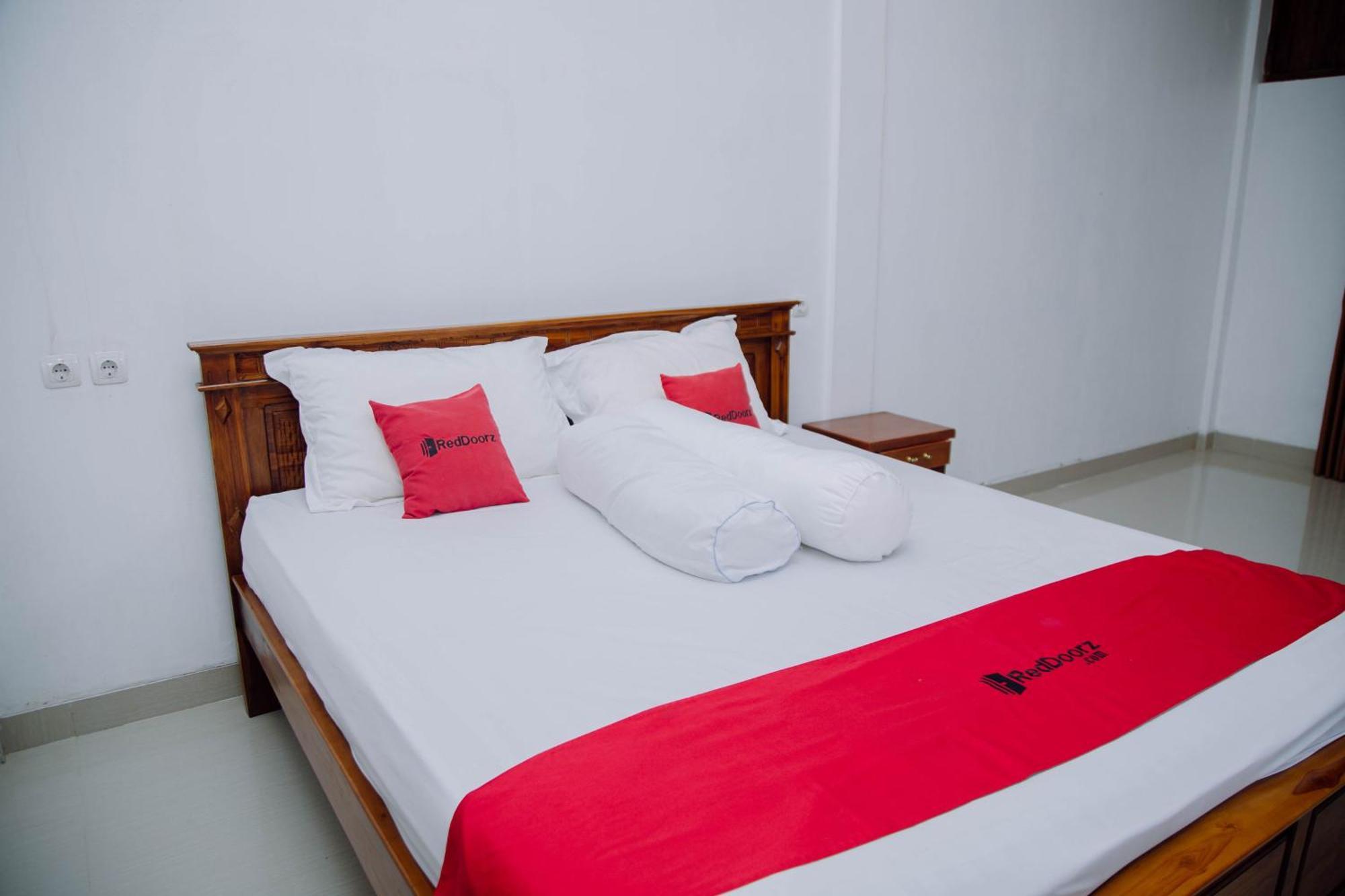 Reddoorz At Villa Bukit Senyum Lombok Kuripan エクステリア 写真