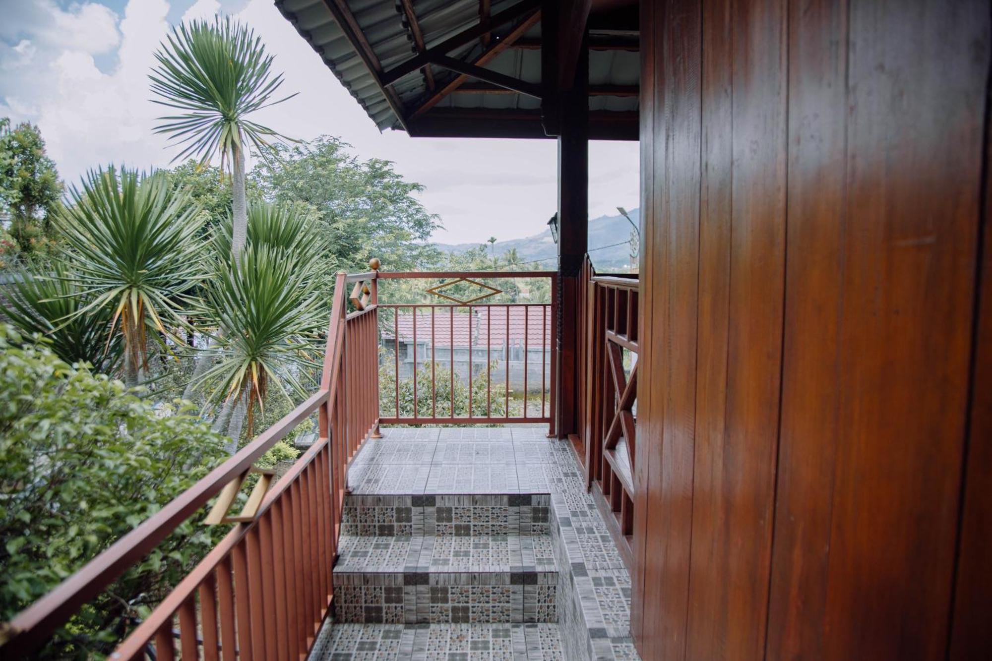 Reddoorz At Villa Bukit Senyum Lombok Kuripan エクステリア 写真