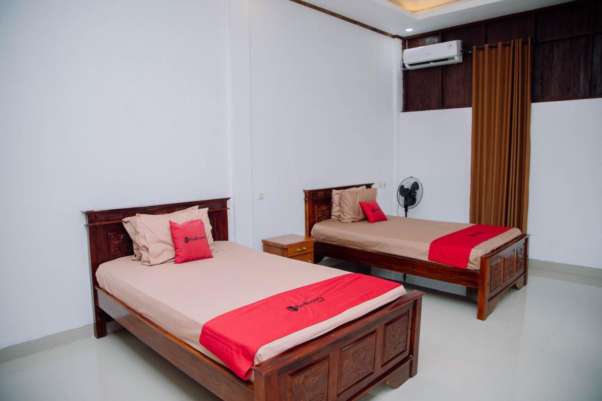 Reddoorz At Villa Bukit Senyum Lombok Kuripan エクステリア 写真