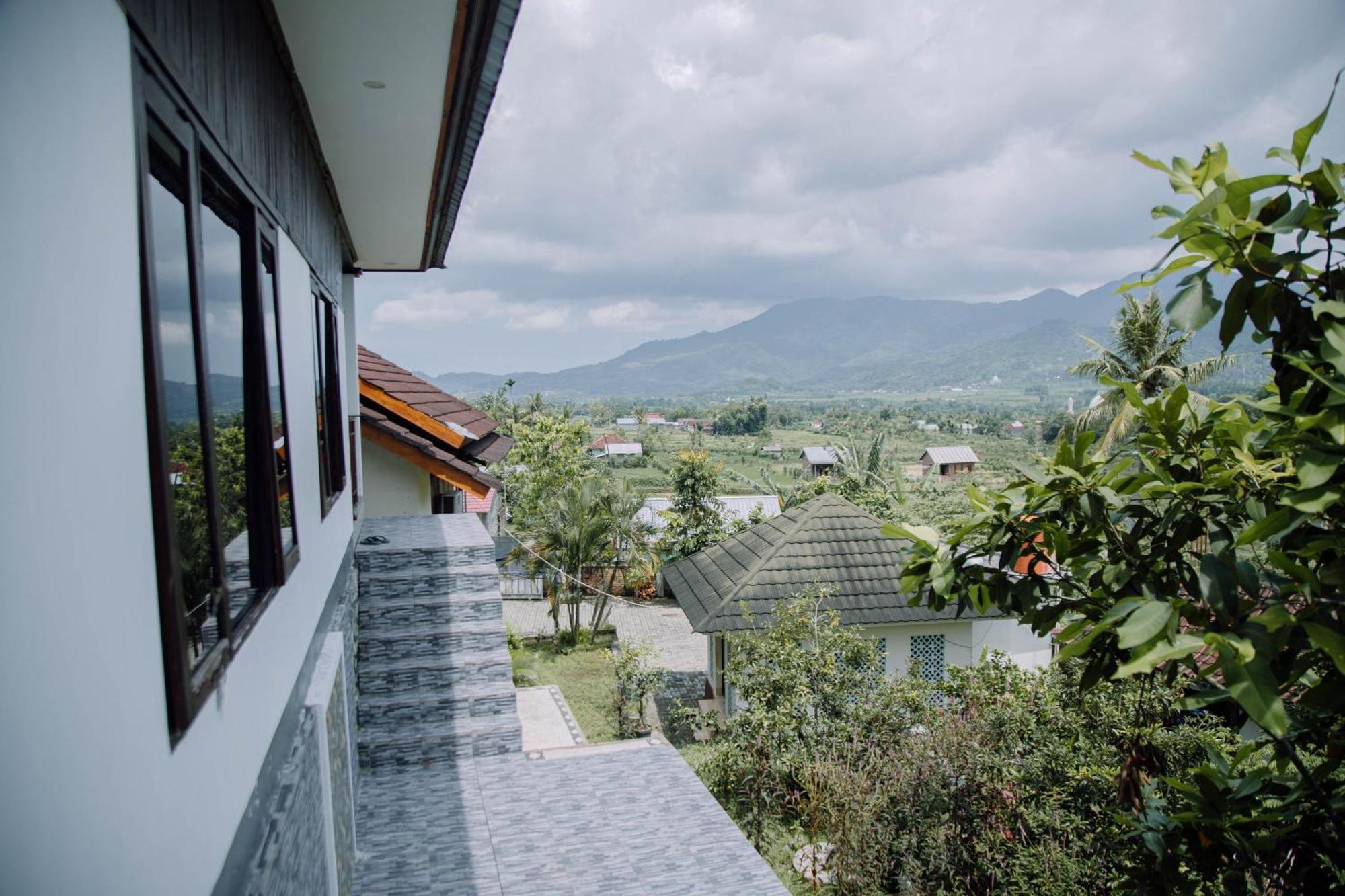 Reddoorz At Villa Bukit Senyum Lombok Kuripan エクステリア 写真