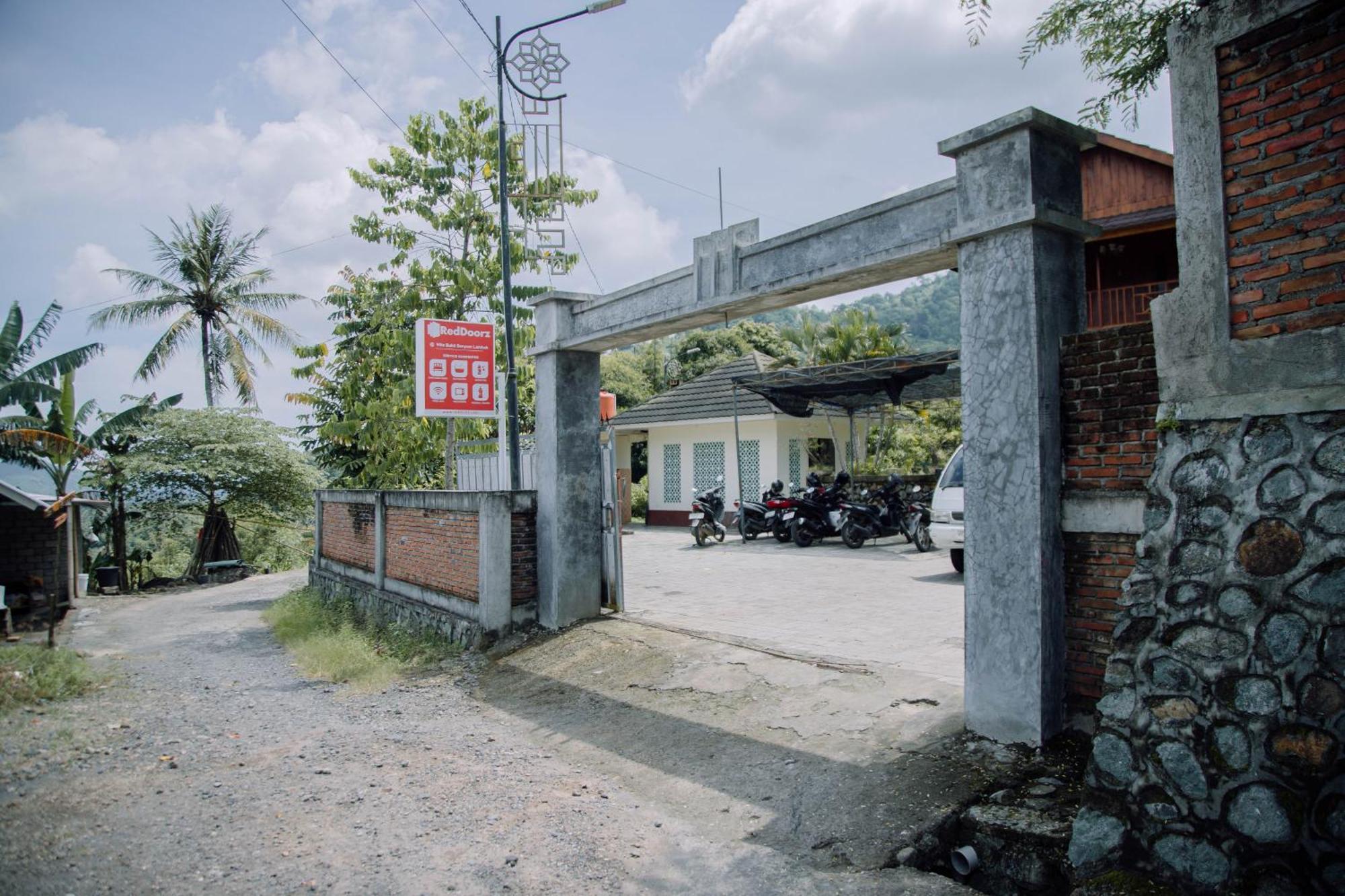 Reddoorz At Villa Bukit Senyum Lombok Kuripan エクステリア 写真