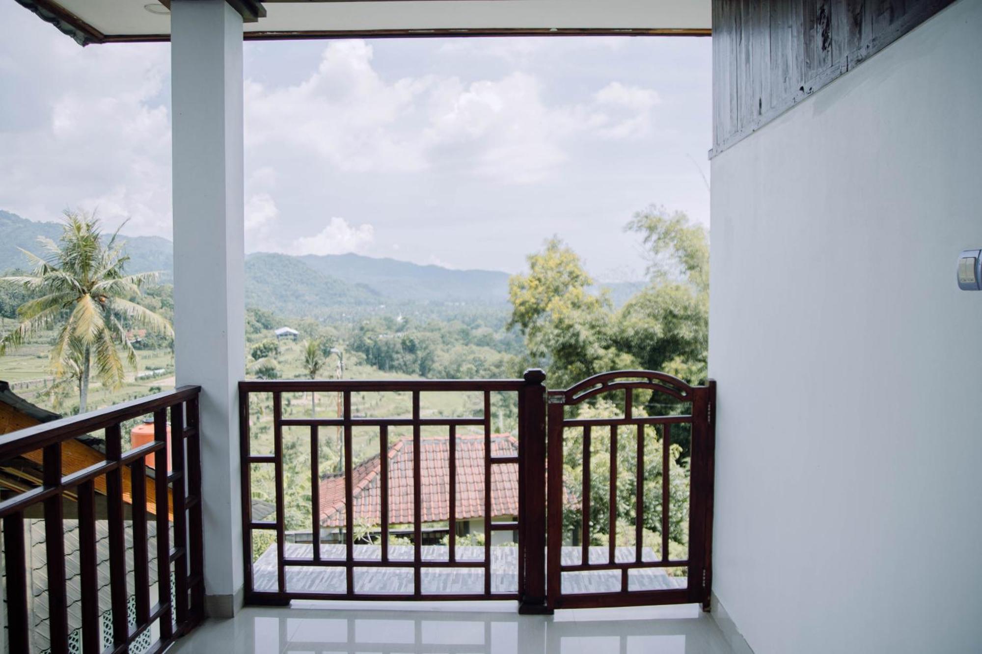Reddoorz At Villa Bukit Senyum Lombok Kuripan エクステリア 写真